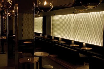 Verticale lamelgordijnsystemen, SG 2810, Multi Visio, Room shot "Amber Club", Zurich, Switzerland, Vertical Waves