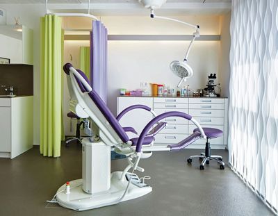 Verticale lamelgordijnsystemen, SG 2810, Multi Visio, Room shot "Health Centre Rigi AG", Küssnacht, Switzerland, Vertical Waves