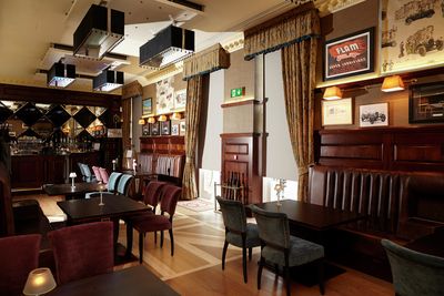 Systèmes stores enrouleurs, SG 4960, Moon, Bowcliffe Hall, Bramham, United Kingdom